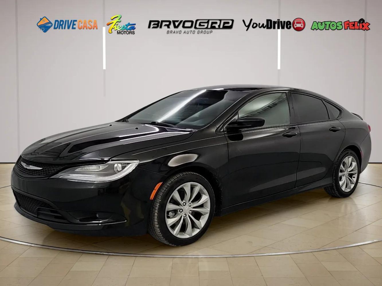 2016 Chrysler 200 S's photo