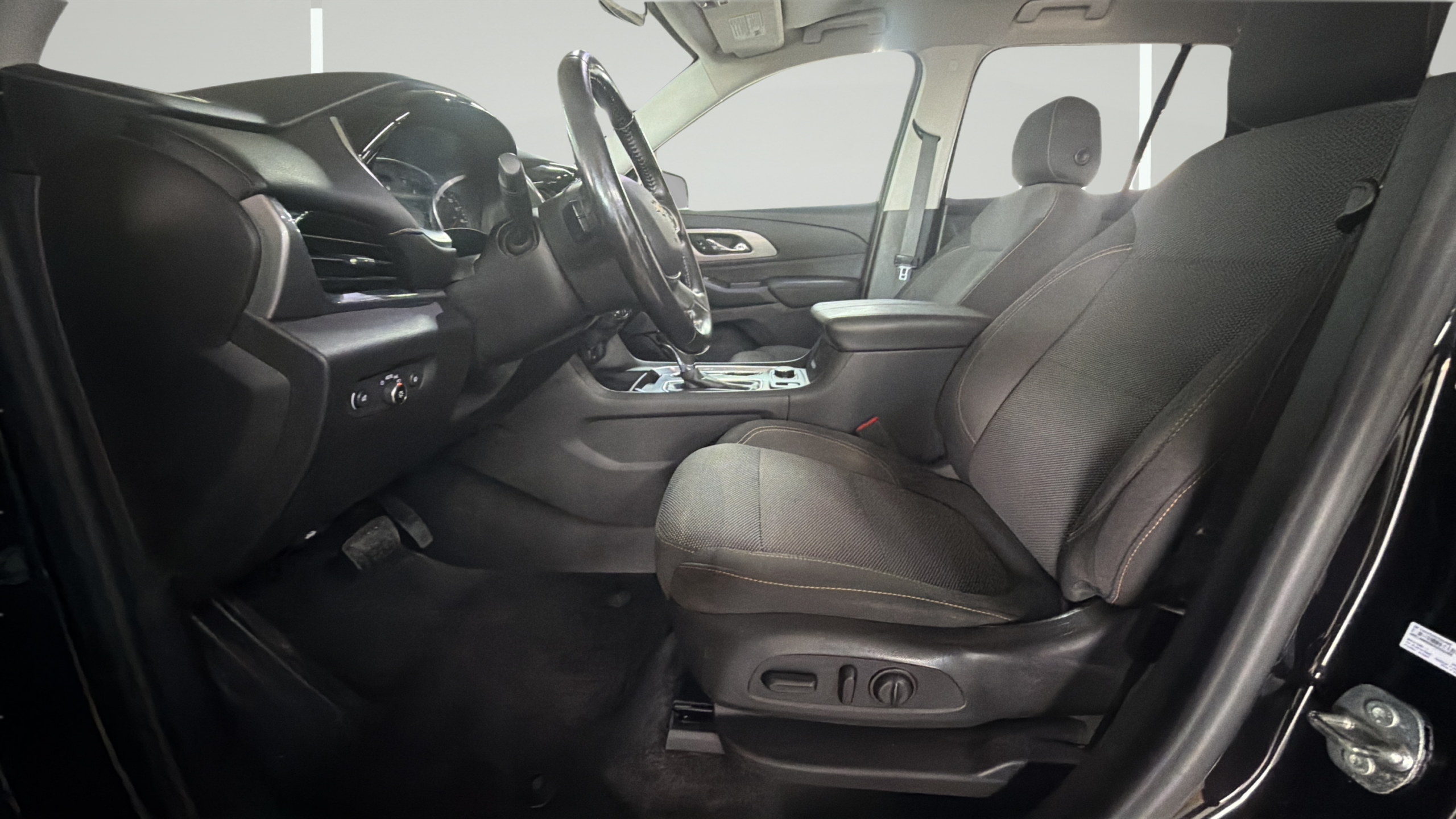 2018 Chevrolet Traverse 1LT - Photo 12