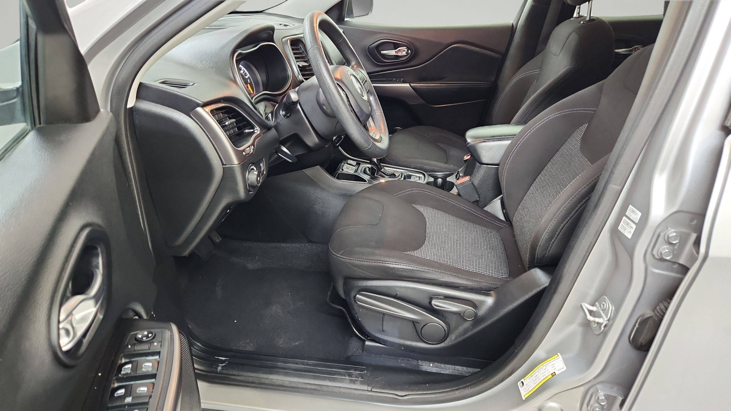 2019 Jeep Cherokee Latitude - Photo 12