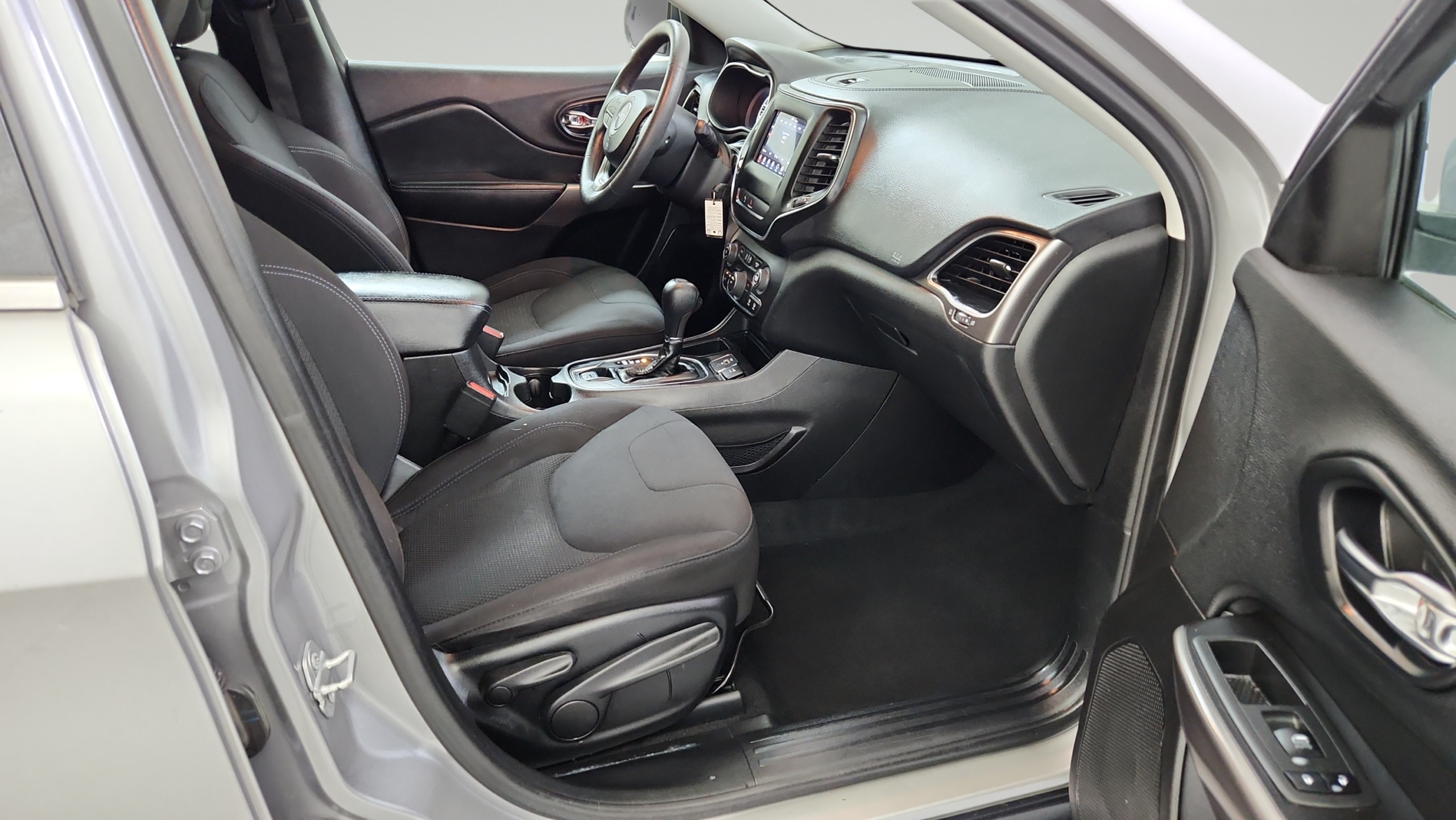 2019 Jeep Cherokee Latitude - Photo 15