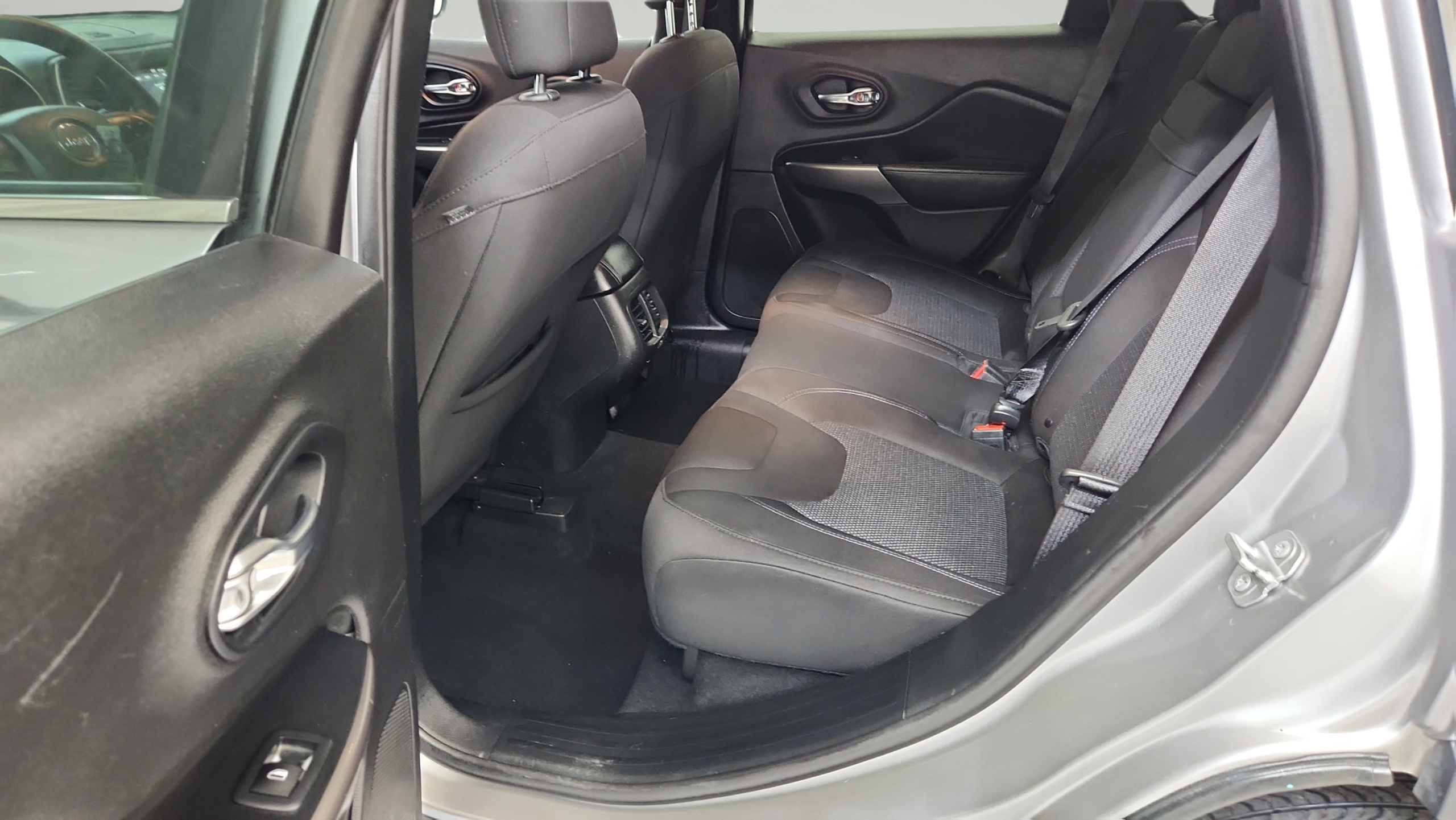 2019 Jeep Cherokee Latitude - Photo 14