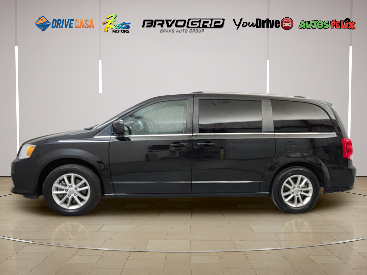 2019 Dodge Grand Caravan SXT - Photo 2